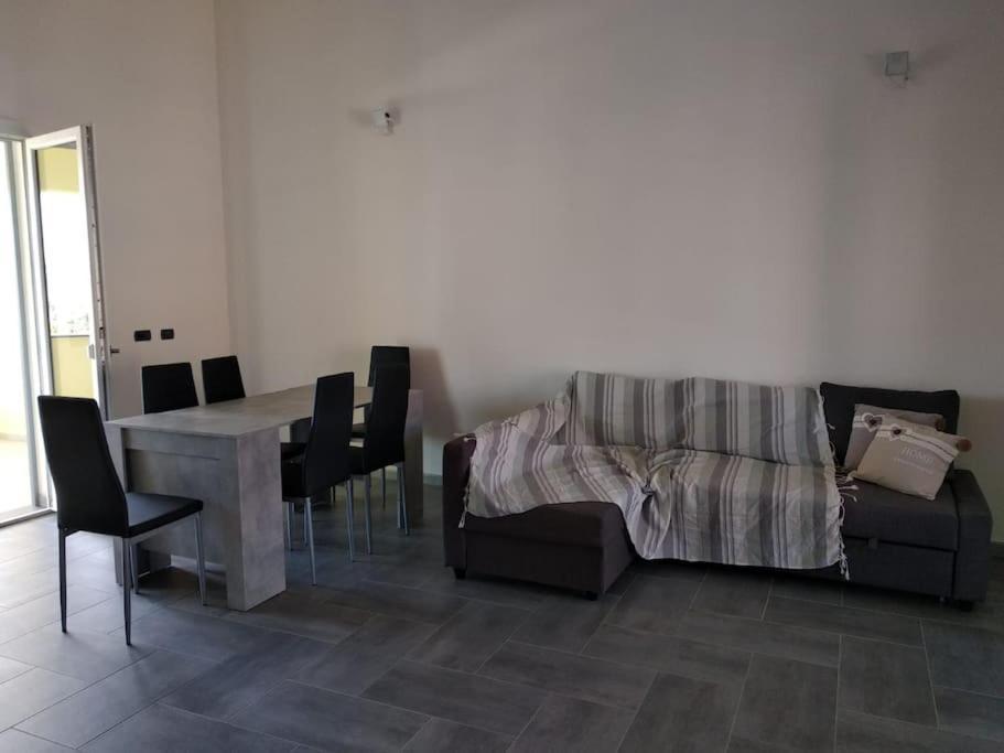 La Casa Del Sole - Casa Vacanze Uri Esterno foto